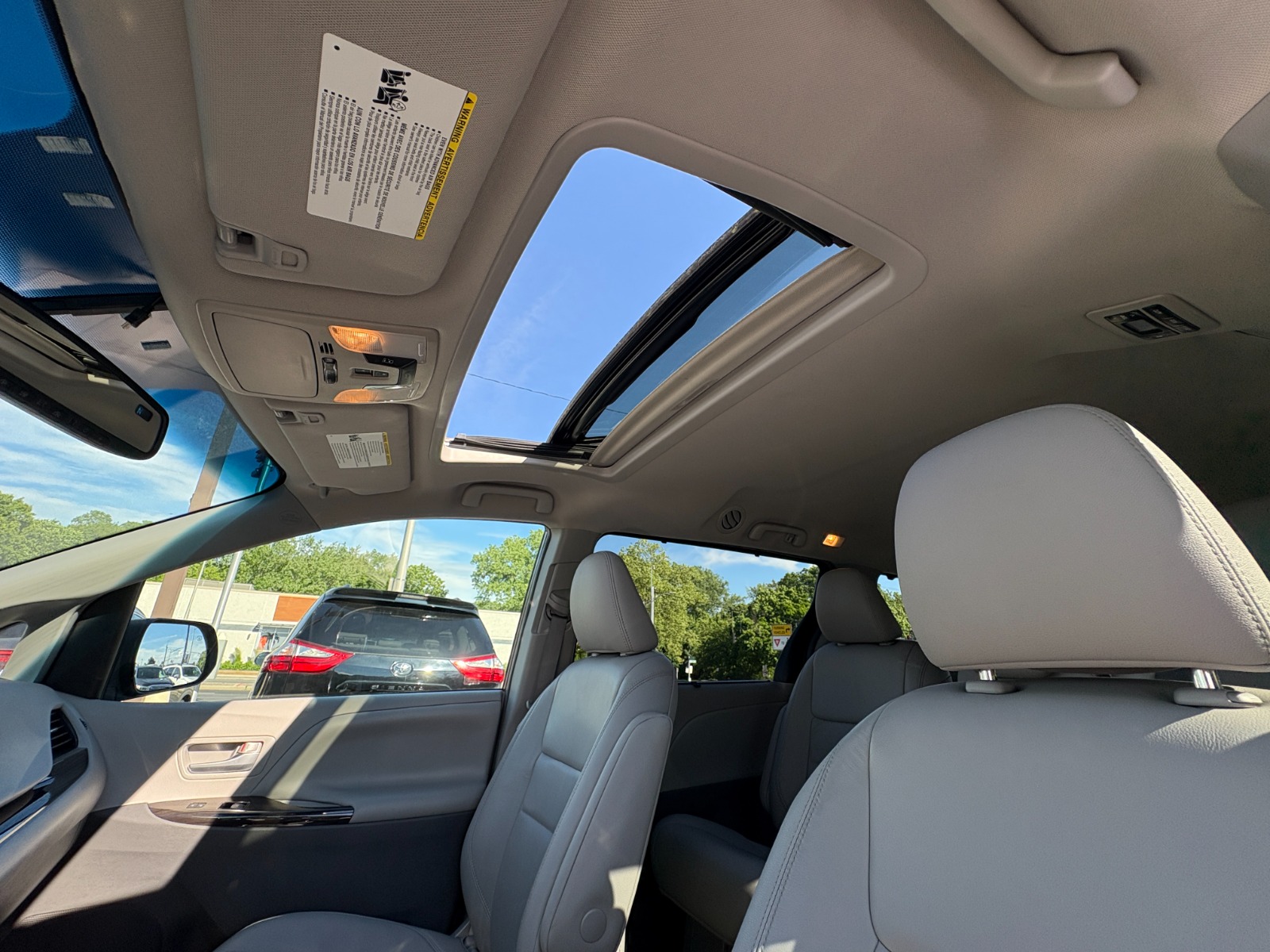 2016 Toyota Sienna 53