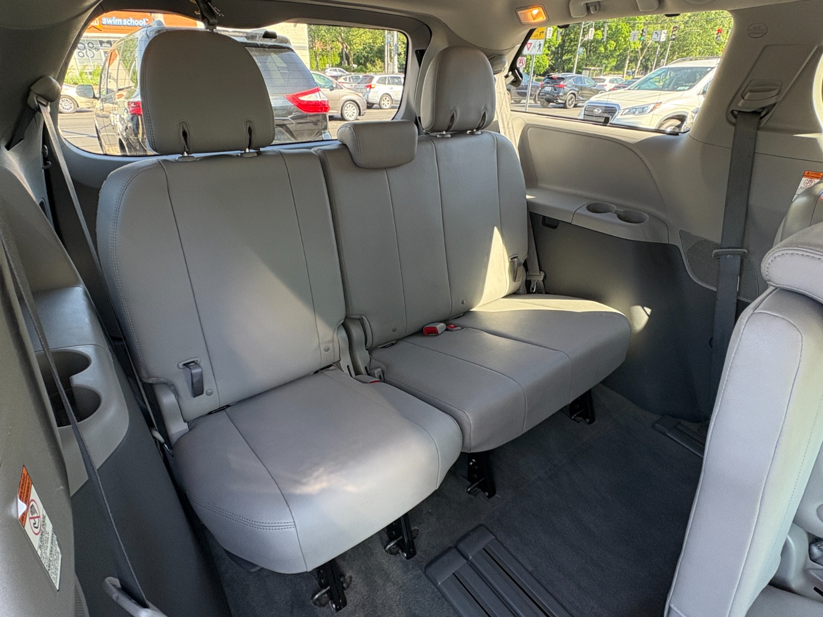 2016 Toyota Sienna 24