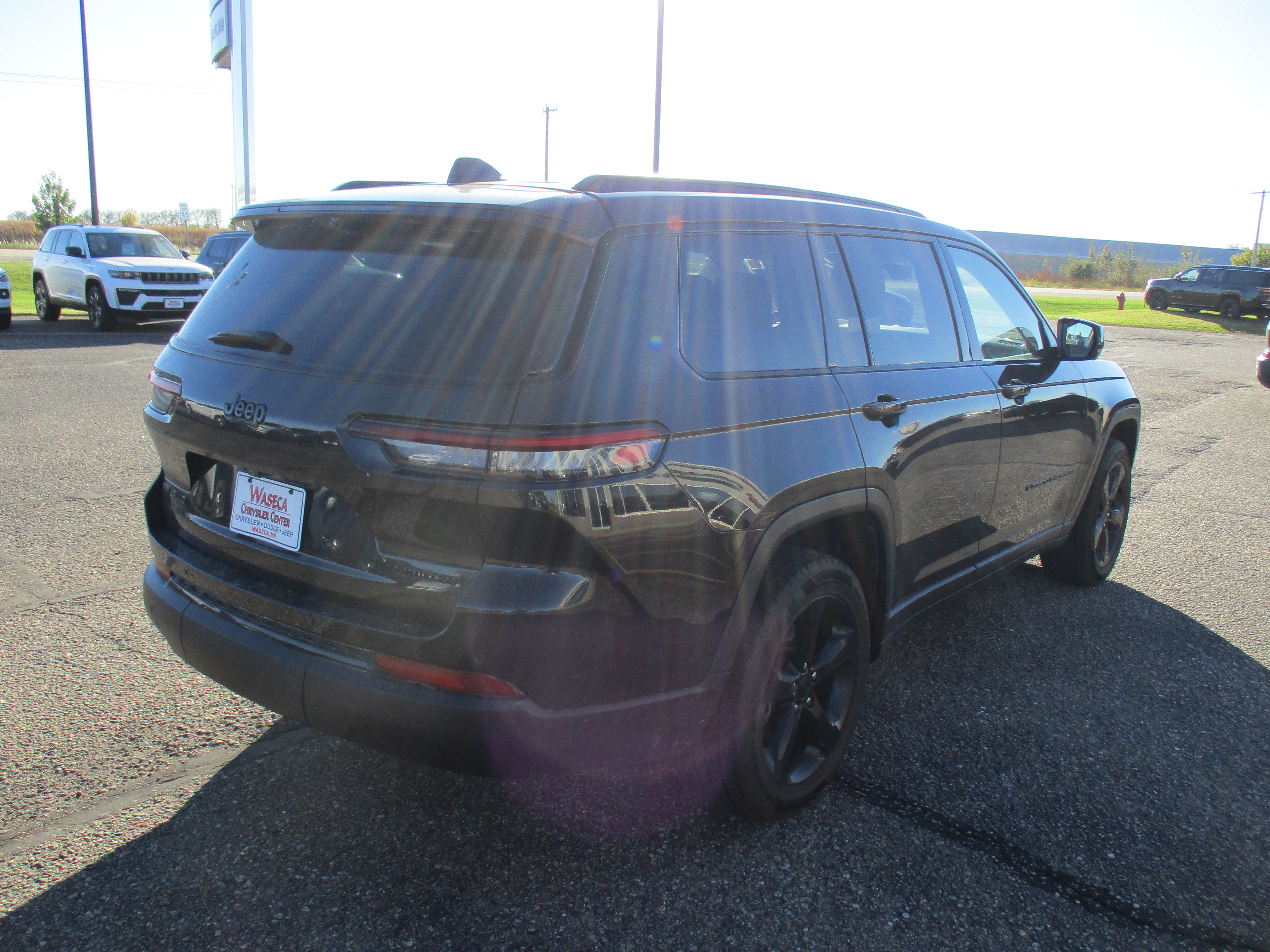 Used 2023 BROWN Jeep Limited image 7