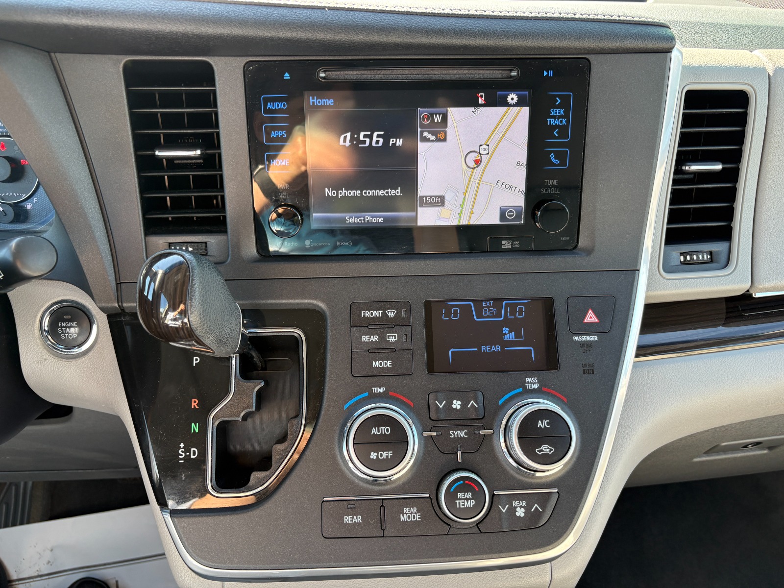 2016 Toyota Sienna 30