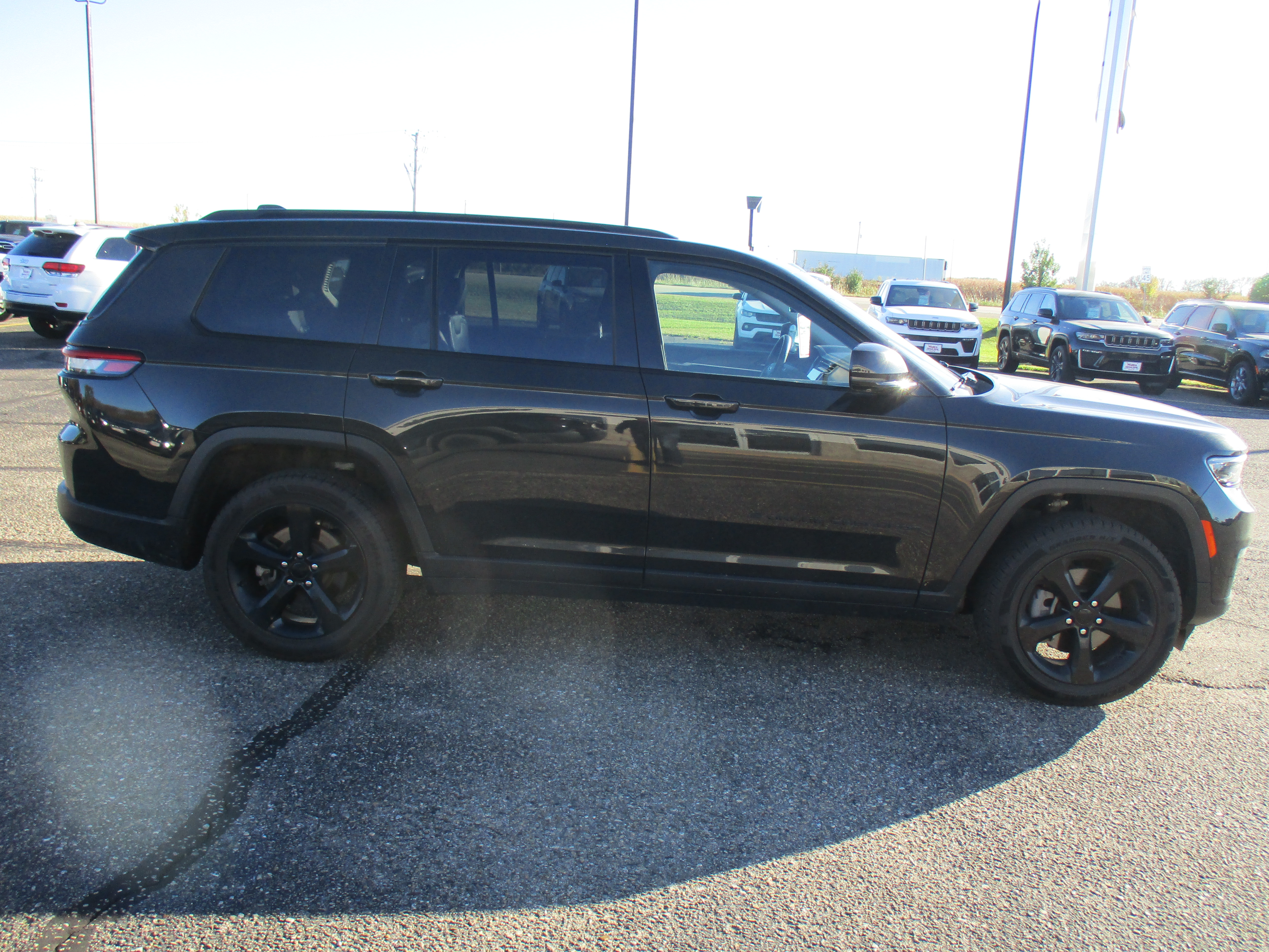 Used 2023 BROWN Jeep Limited image 8