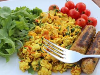 Scrambled tofu with rocket