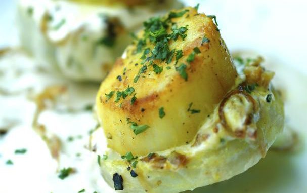 scallops-on-artichoke-bottoms-in-tahini-sauce.jpg Scallops On Artichoke Bottoms In Tahini Sauce