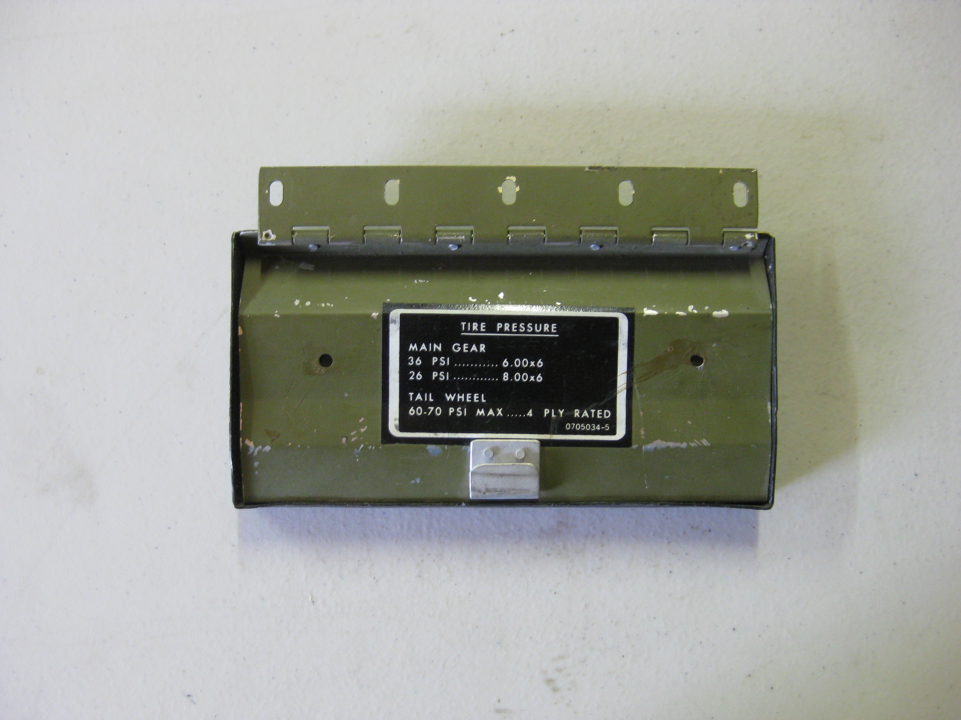 専用　1box 0713572-1 DOOR, GLOVE BOX - 9898 | Aviators Market