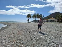 op het strand
