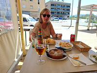 even Tapas eten voor de lunch