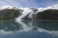 19-06-2023 een zij-gletsjer van College Fjord.