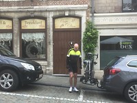 Naar het café