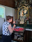 Kaarsje opsteken kapel