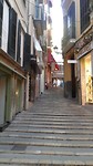 Straatje met trappen