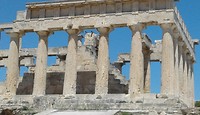 Tempel van Aphaia, entree platinalid cadeautje
