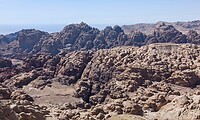 Siq zwarte streep vanaf de weg naar aqaba
