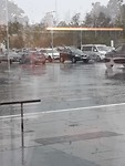 Regen regen regen. Ook op de parkeerplaats.