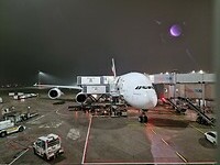 vliegtuig volladen in Dubai