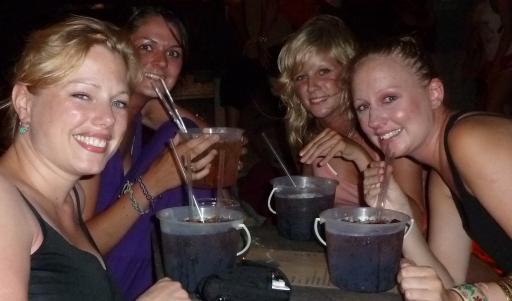 Buckets op het strand
