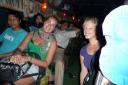 In de bus met de locals