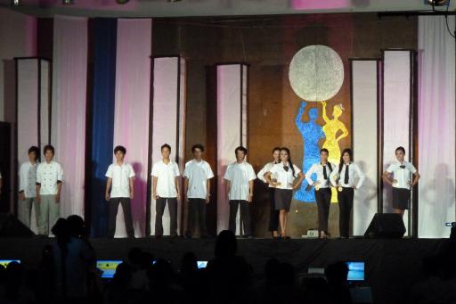 Miss en mister verkiezing in schooluniform