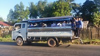 Pickup bus vol scholieren