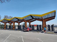 Fastned Ook hier staan we alleen.