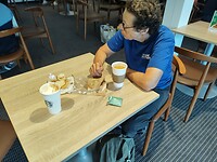 Aan de koffie en thee aan boord