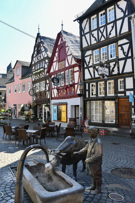 Rhens