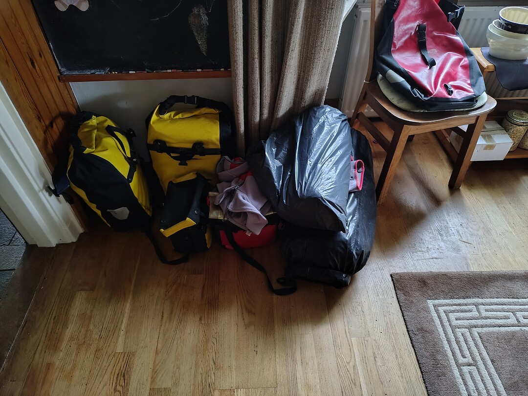De bagage stapelt zich op.