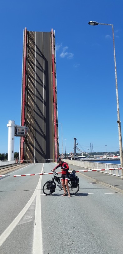 Ooit zo een hoge brug gezien???