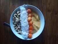 Mangolicious smoothie bowl
