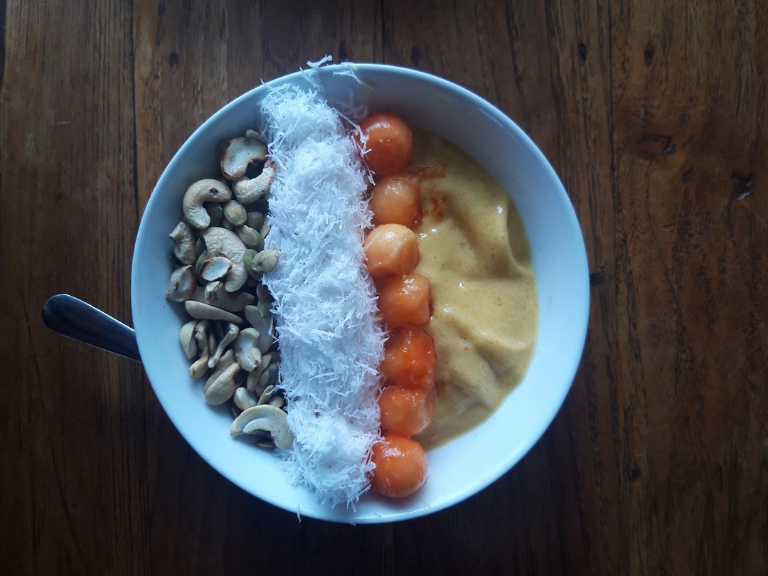 Mangolicious smoothie bowl