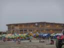 Ons (luidruchtige) hotel op het strand