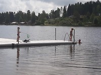Zwemmen in het meer bij de camping