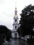 Vrij staande toren van de kerk