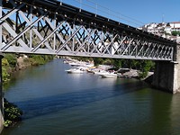 De brug en de jachthaven in Pinhao
