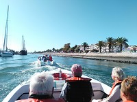 Samen op weg naar de rotsen