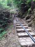 De trappen naar de waterval (180 treden)
