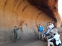 Tijdens de Mala Walk rond Ayers Rock