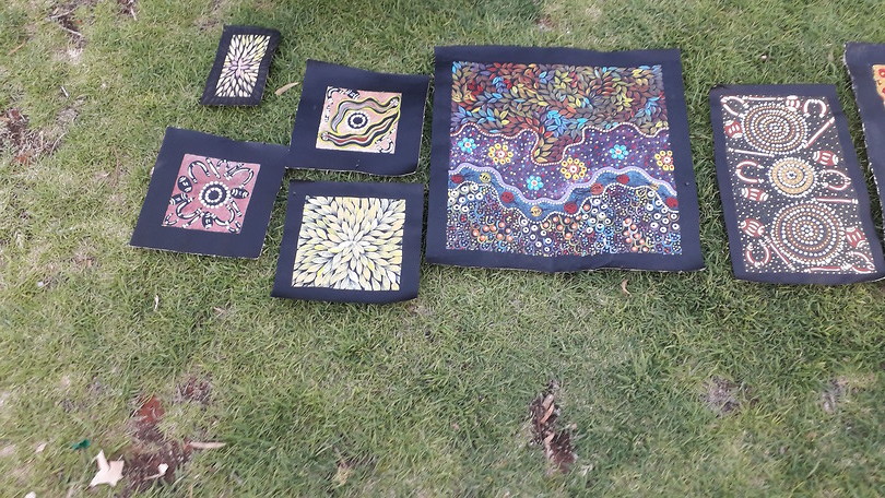 Aboriginals verkopen hun kunstwerken