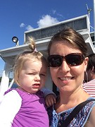 Elin en Pauline op de ferry naar Djurgarden