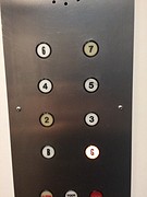 Lift was ook even wennen: B=kelder, G = begane grond, 2 = 1e verdieping