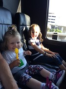 in de shuttlebus naar het airport hotel