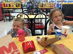 McDonalds in de Walmart..