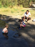 lekker spelen aan het strand van Kaweah River
