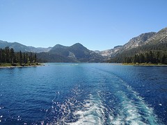 zicht op Emerald Bay
