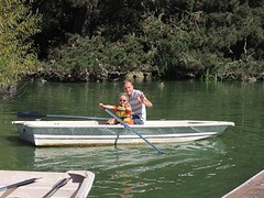 Roos en papa varen op Stowe Lake
