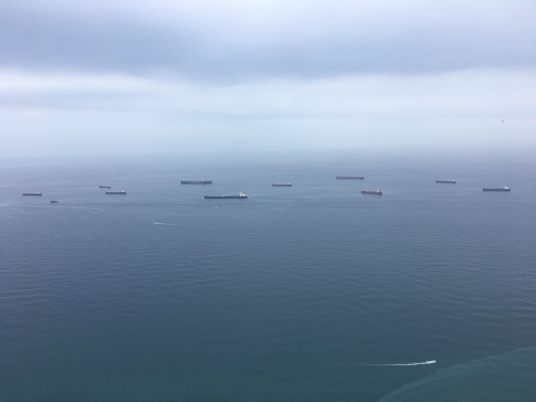 Overal schepen voor anker