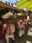 Miniatuur mannetjes op de Markt