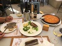 Voorgerecht Scheermessen het volgende gerecht Scallops staat al klaar