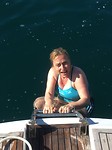 Mariet klimt uit het water