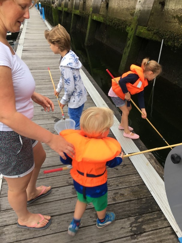 Vissen op de steiger