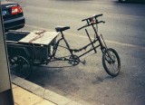 Oude fiets met elektromotortje